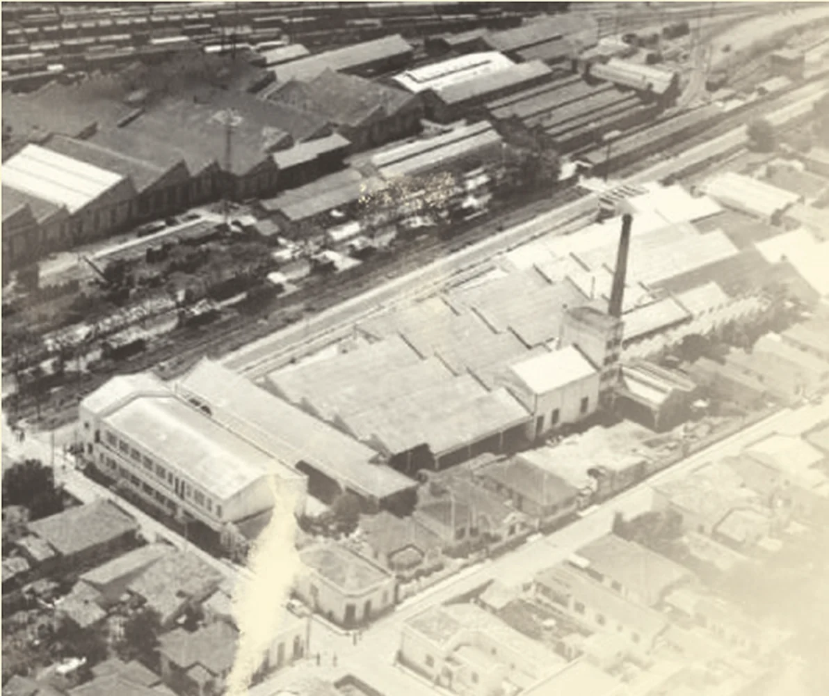 Foto antiga em preto e branco, vista aérea da fábrica de fósforos do Grupo Andrade & Latorre em Jundiaí